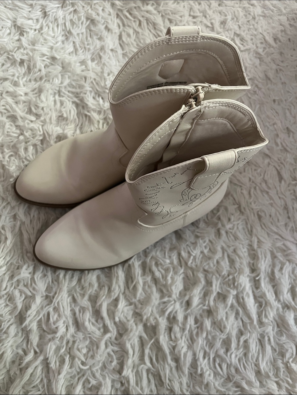 Women's Cream Embroidered Ankle Booties - Chic Western-Inspired Boots